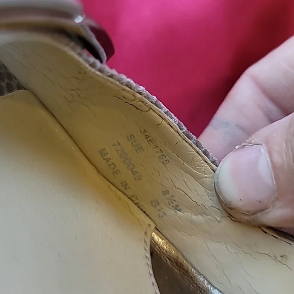 CALVIN KLEIN sz8.5 SUE Neutral Wedge pump peeptoe patent w snake detail - Picture 11 of 11